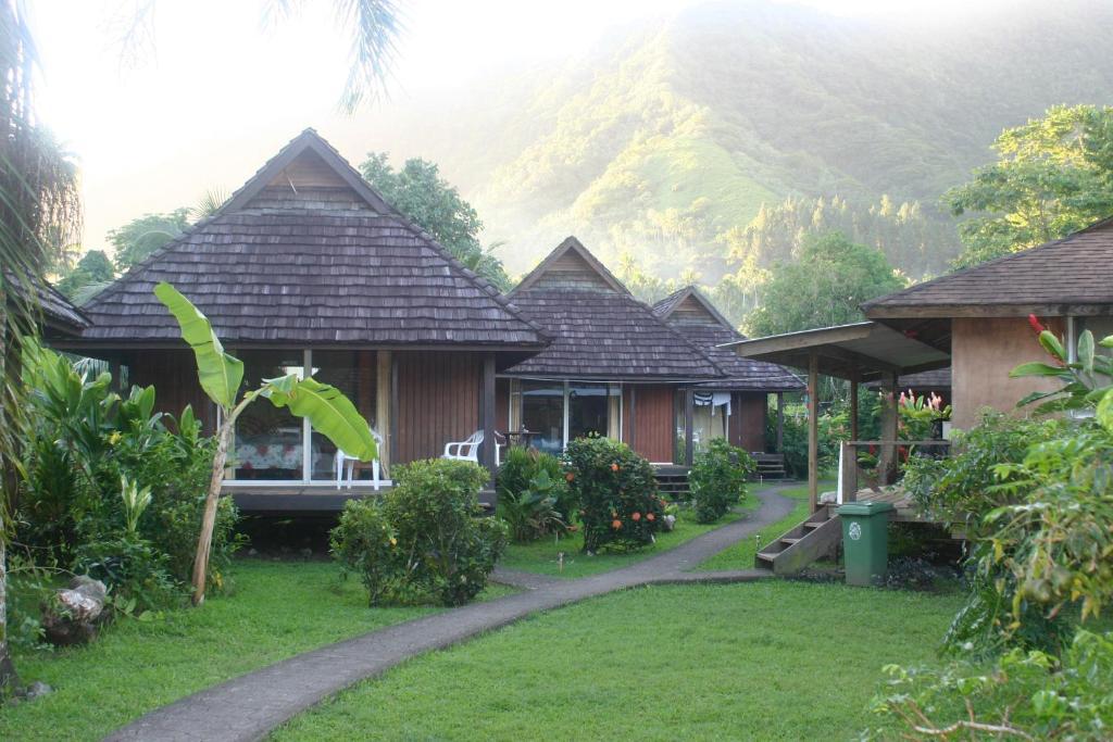Tauhanihani Village Lodge La Vague Bleue Теахупоо Экстерьер фото